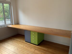 Upcycling - Schreibtisch aus Pitchpine Bodendielen 1