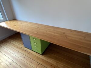 Upcycling - Schreibtisch aus Pitchpine Bodendielen 4